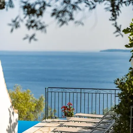 Four-bedroom Eleni By Konnect, With Private Pool & Stunning Seaview * Mparmpati