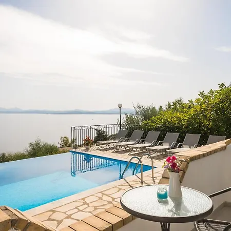 빌라 Four-bedroom Eleni By Konnect, With Private Pool & Stunning Seaview